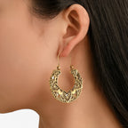 Pendientes grabados en tono plateado con acabado vintage