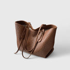 Bolso de asas de textura trenzada con capacidad para el día a día