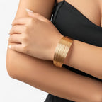Flerlagrat vintage manschettarmband i guld, justerbart