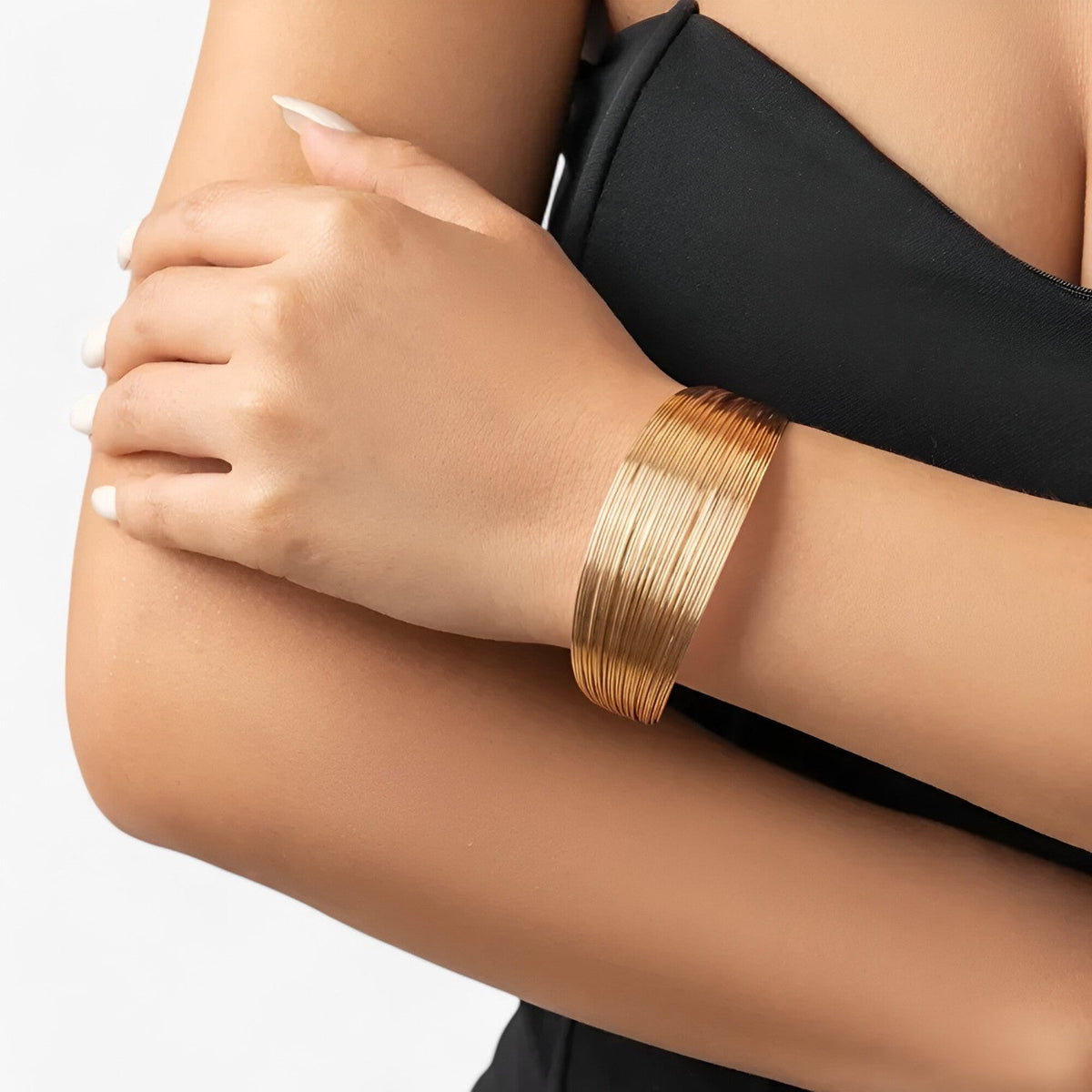 Flerlagrat vintage manschettarmband i guld, justerbart
