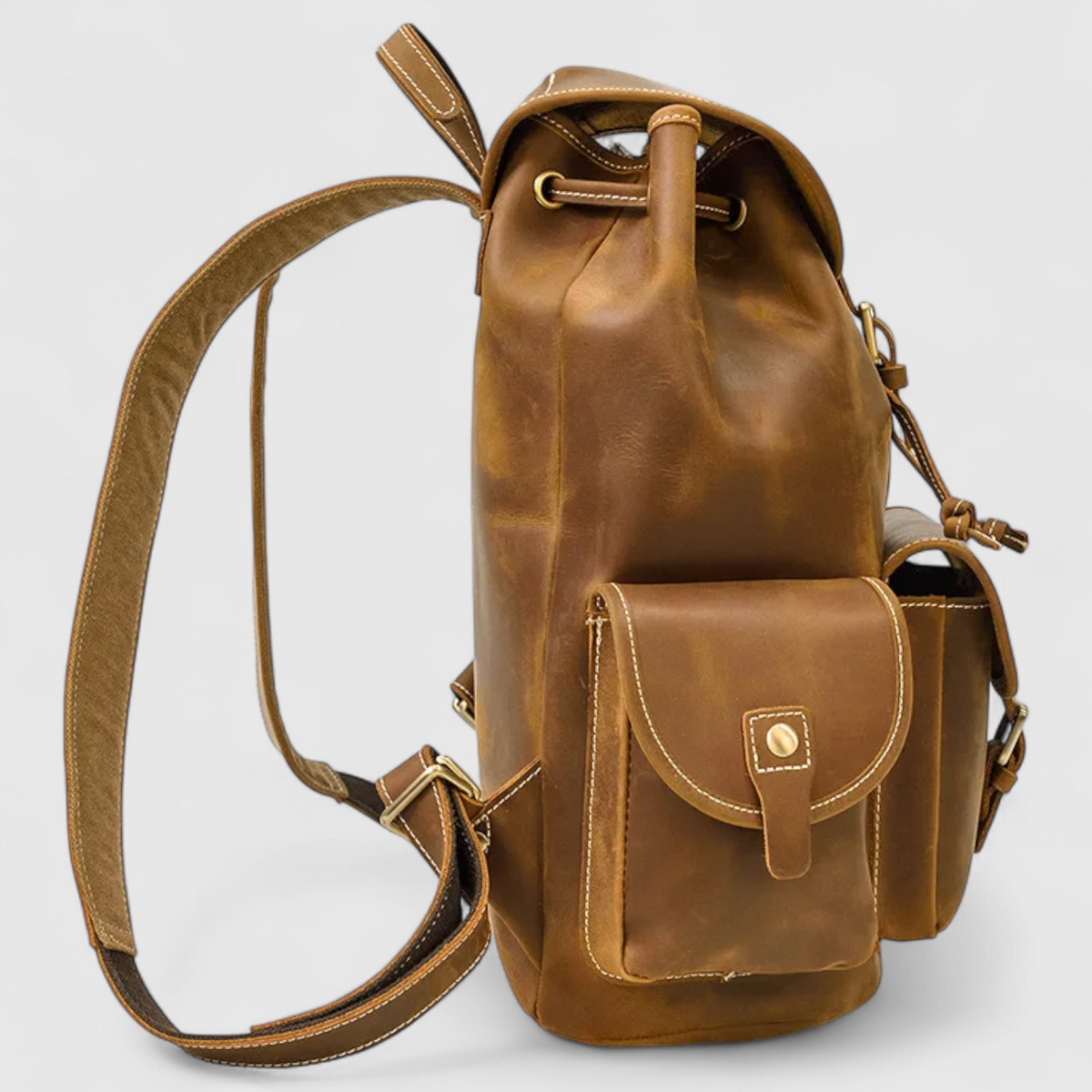 Ryggsäck i garvat läder med vadderat laptopfack