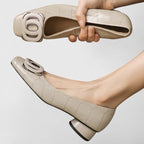 Pumps med blockklack och elegant finish
