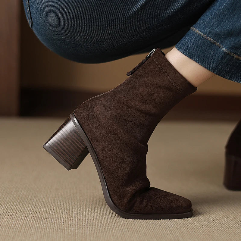 Botas con cremallera lateral y construcción suave y flexible