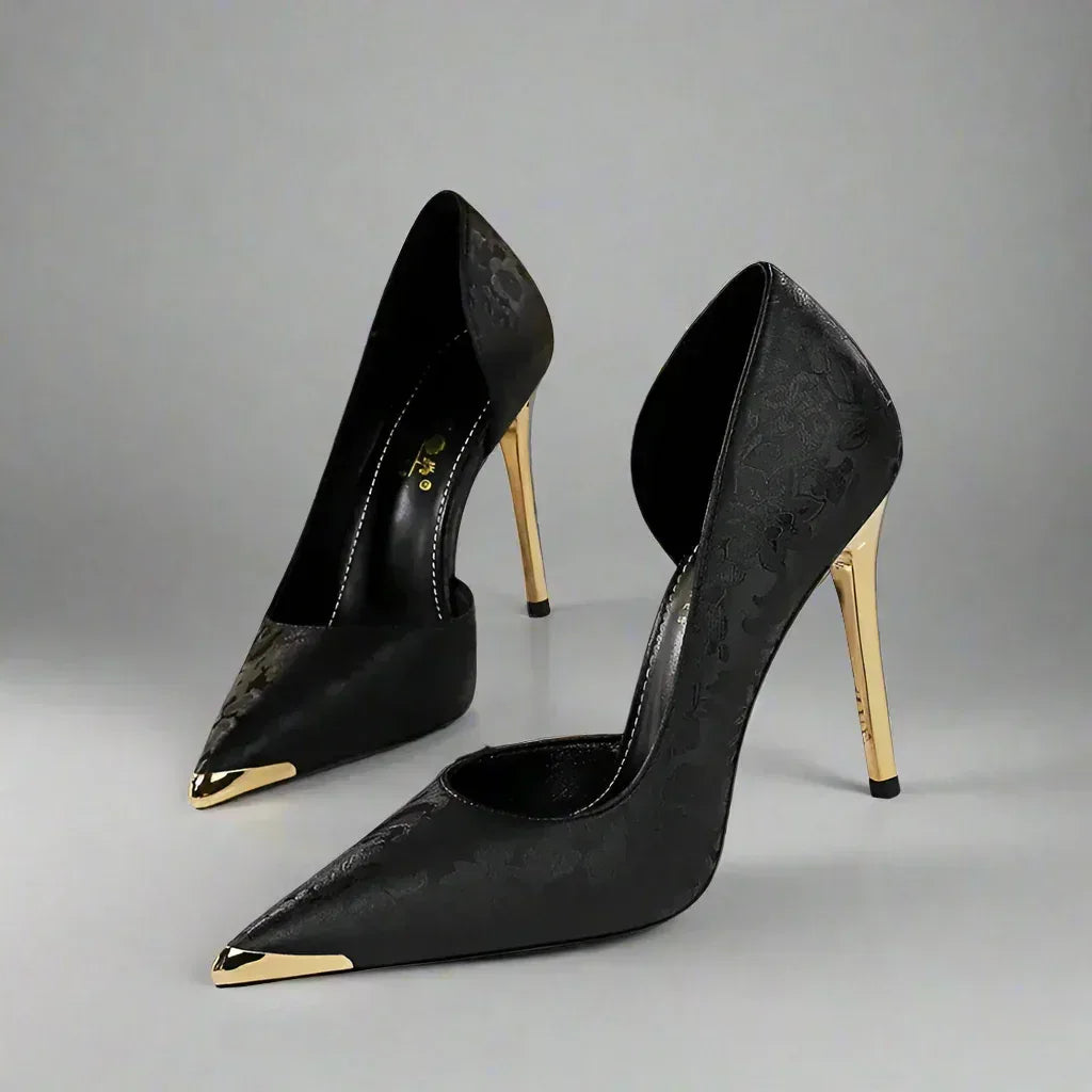 Tacones efecto satén de flores con detalle dorado en la puntera