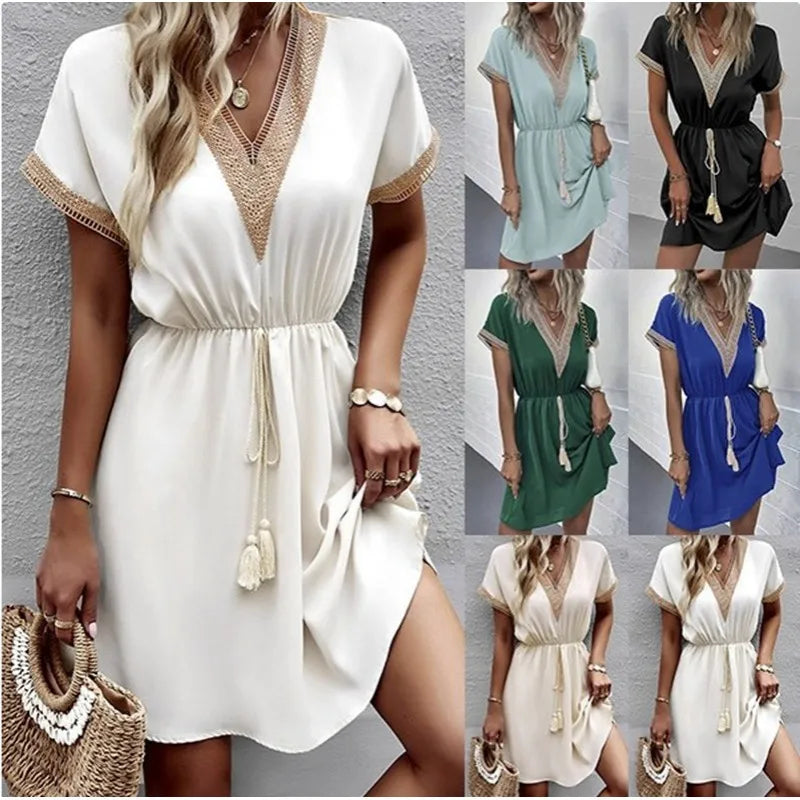 Vestido de inspiración boho con cuello de pico y lazo ajustable en la cintura