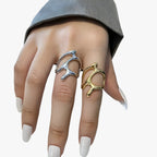 Anillo plateado ajustable de estilo vintage con diseño de rama abierta