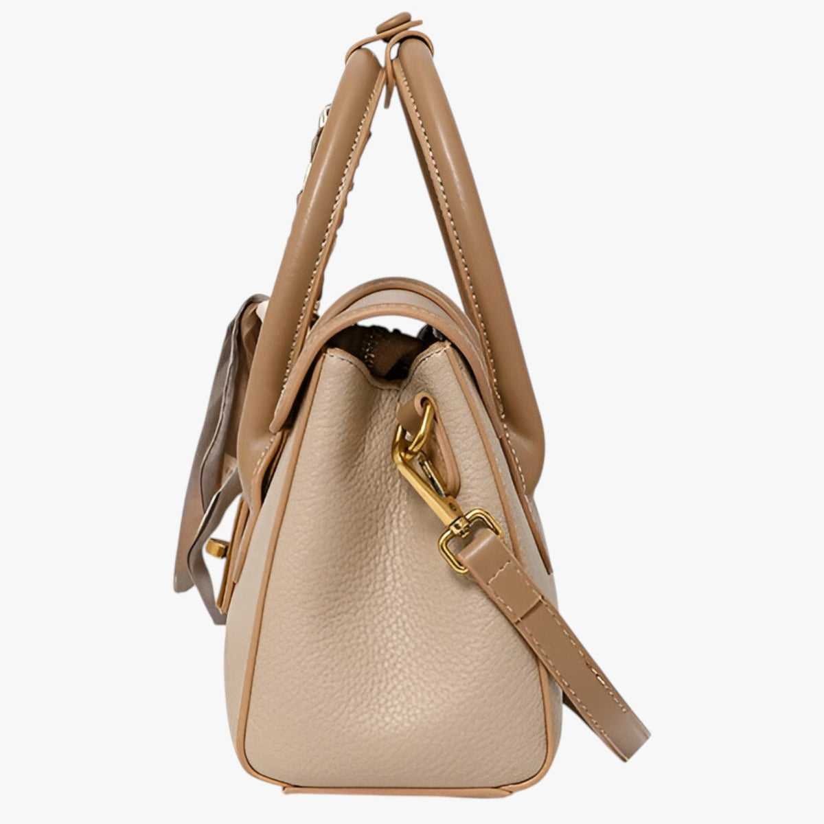 Bolso de hombro amplio con acabado texturizado resistente