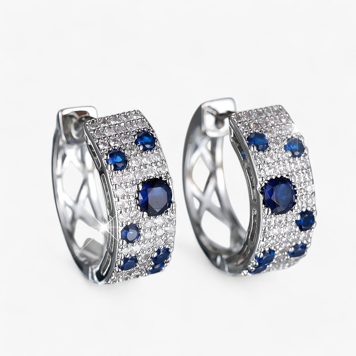Pendientes de aro con circonitas en tono dorado para bodas y noches especiales
