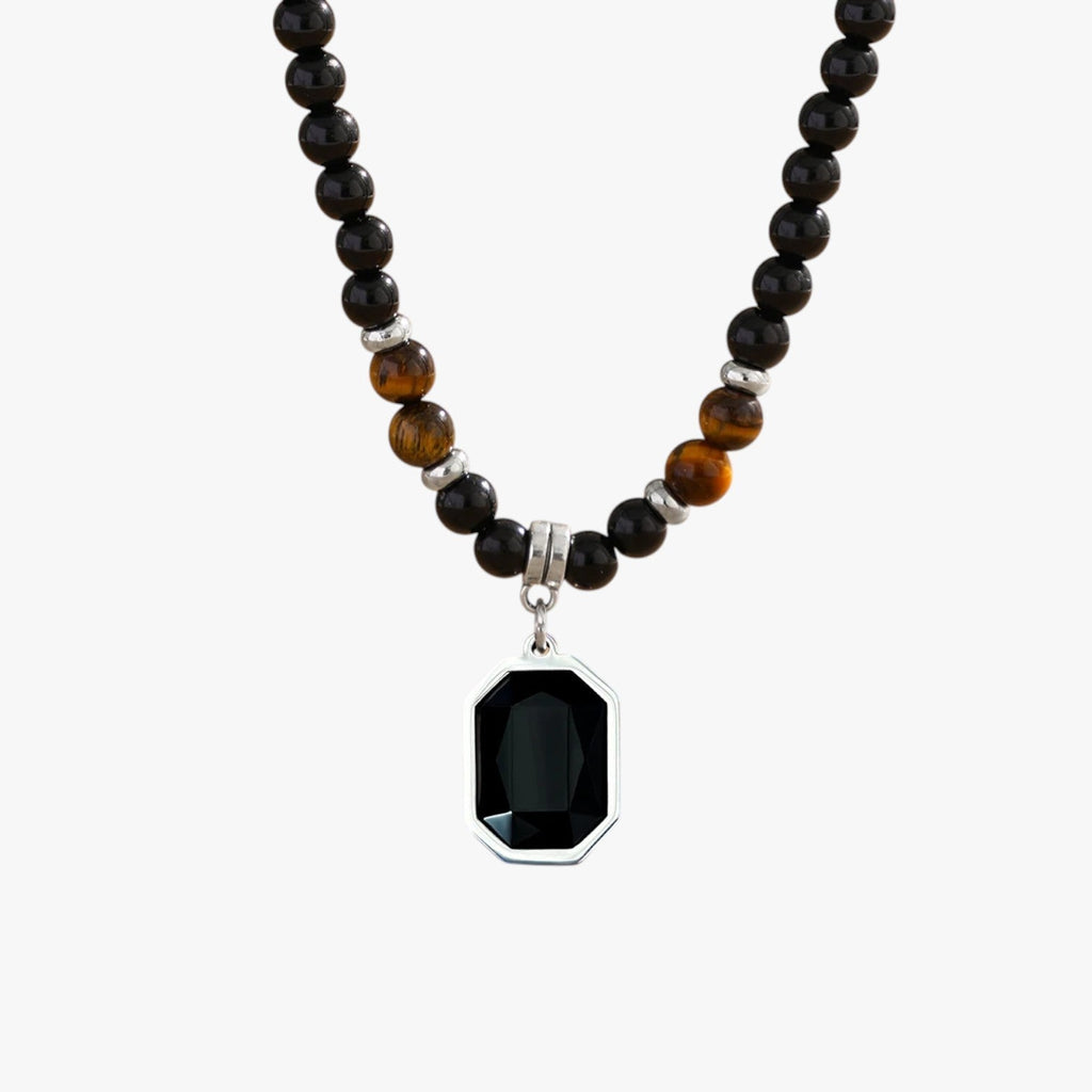 Halsband med svarta pärlor och geometriskt kvadratiskt hänge