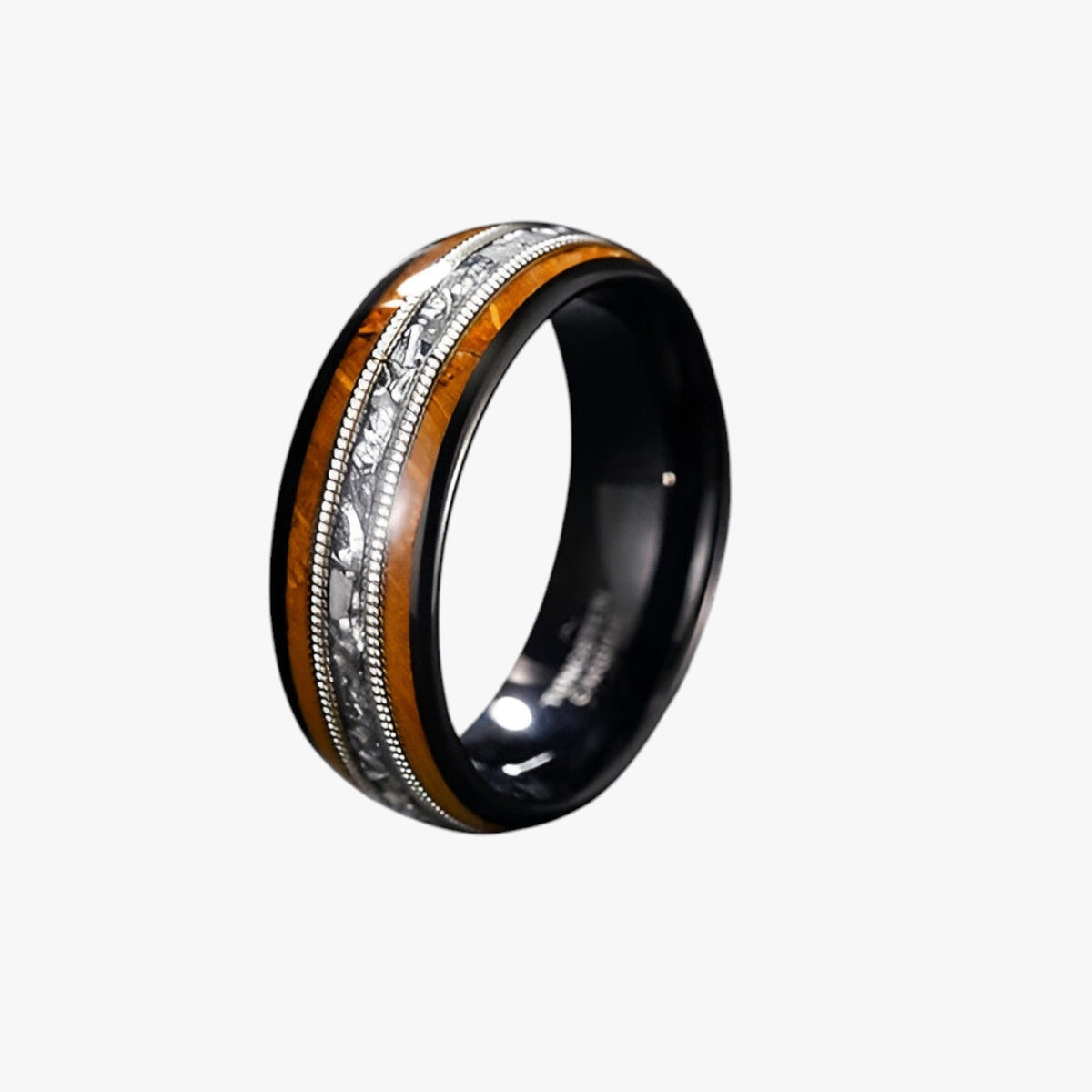 Anillo de madera y tungsteno con incrustación de cuerda de guitarra