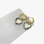 Pendientes con forma de corazón en tonos dorado y plateado combinados