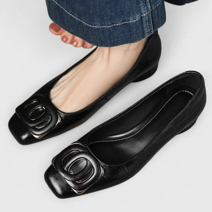 Pumps med blockklack och elegant finish