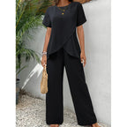 Conjunto de dos piezas de cuadros con blusa fluida y pantalones holgados