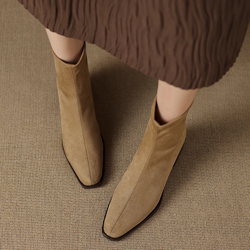 Botas con cremallera lateral y construcción suave y flexible