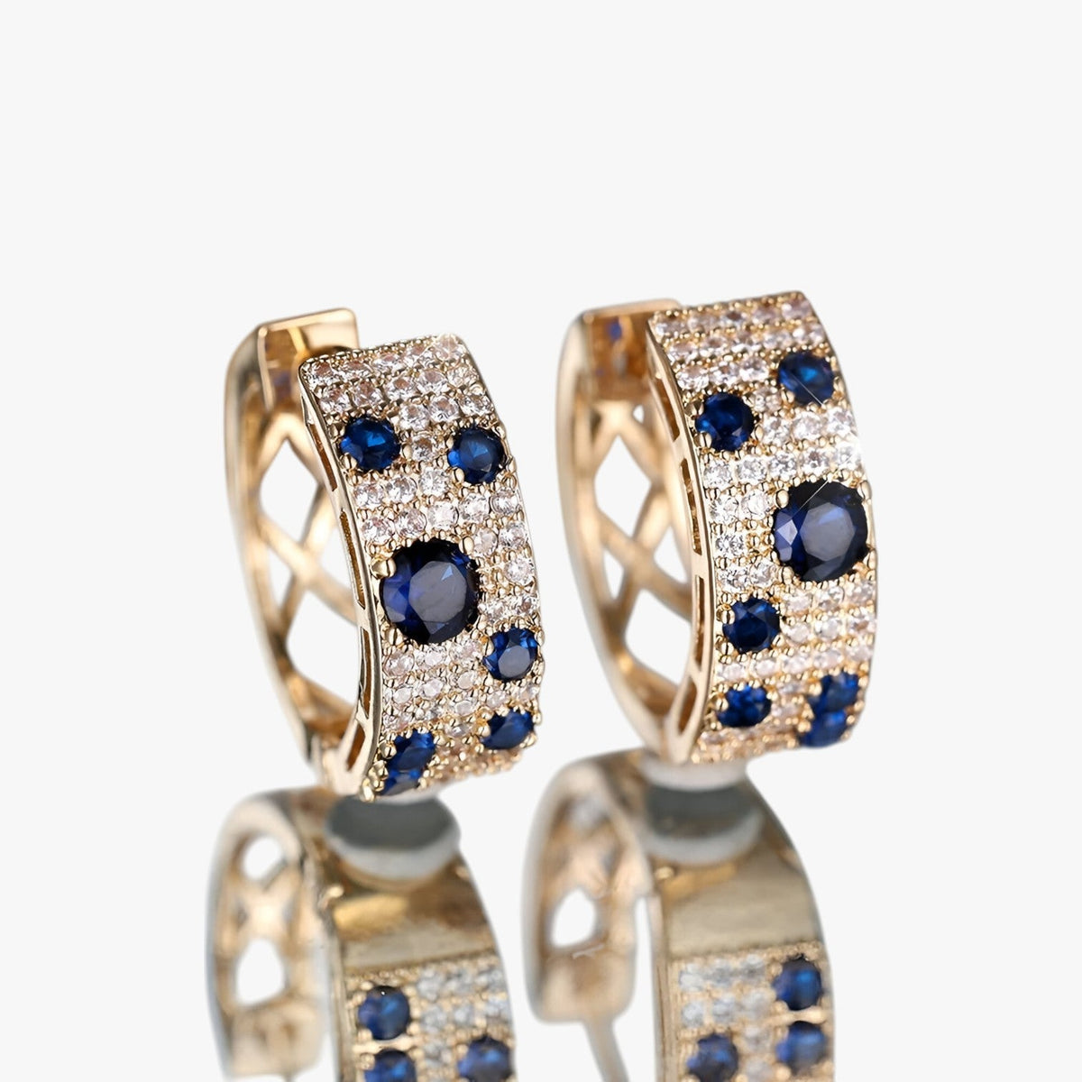 Pendientes de aro con circonitas en tono dorado para bodas y noches especiales