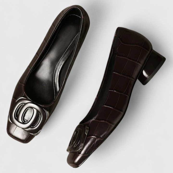 Pumps med blockklack och elegant finish