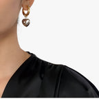 Pendientes con forma de corazón en tonos dorado y plateado combinados