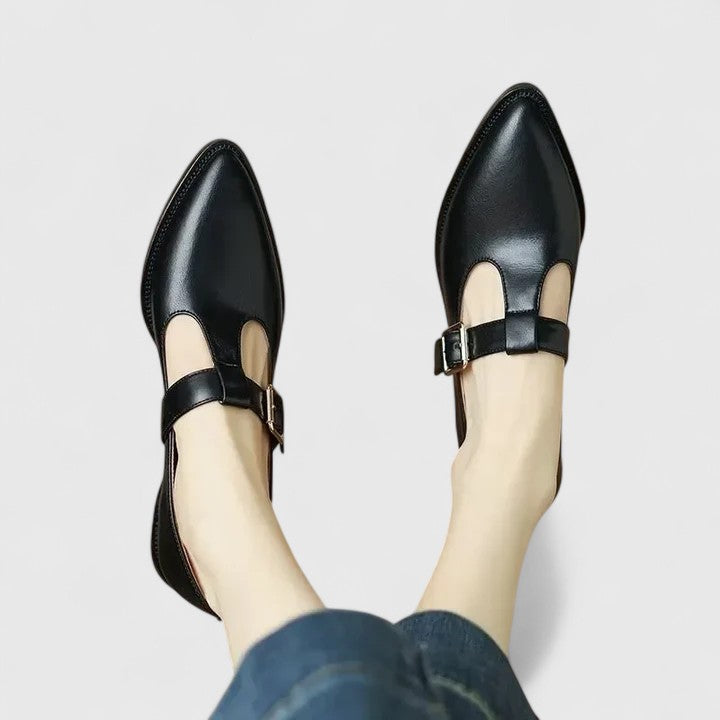 Pointed Toe Heels with Minimalist Silhouette