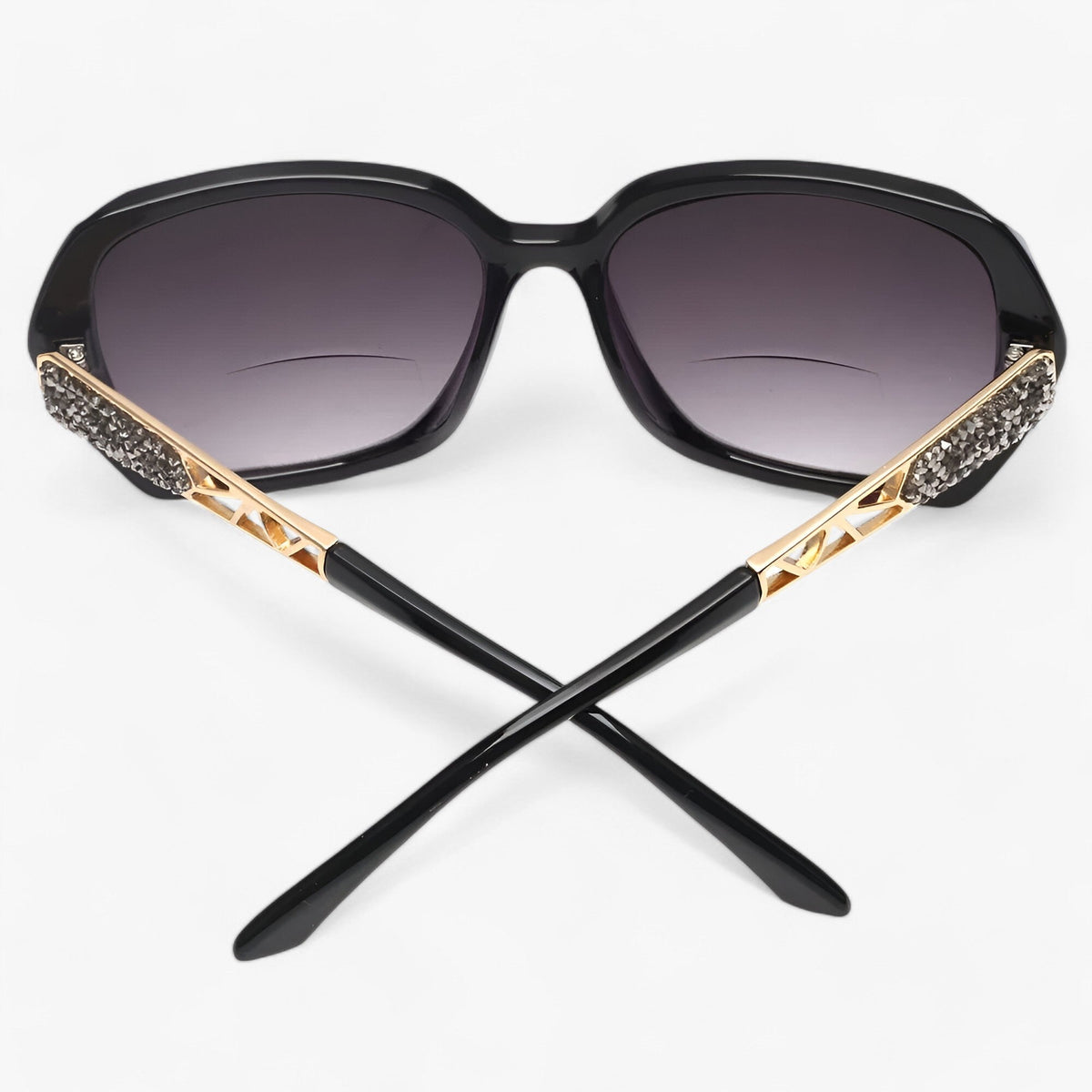 Oversized Sunglasses with a Lightweight Fashion-Forward Frame