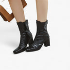 Tacones de aguja brillantes con grabado de cocodrilo