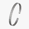 Silverarmband i manschettmodell med fingranna molninspirerade linjer
