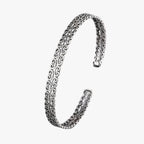 Silverarmband i manschettmodell med fingranna molninspirerade linjer