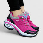 Vattenavvisande slip in-sneakers med halkfri sula