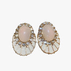 Pendientes colgantes con acabado en aceite blanco y detalle de cristal