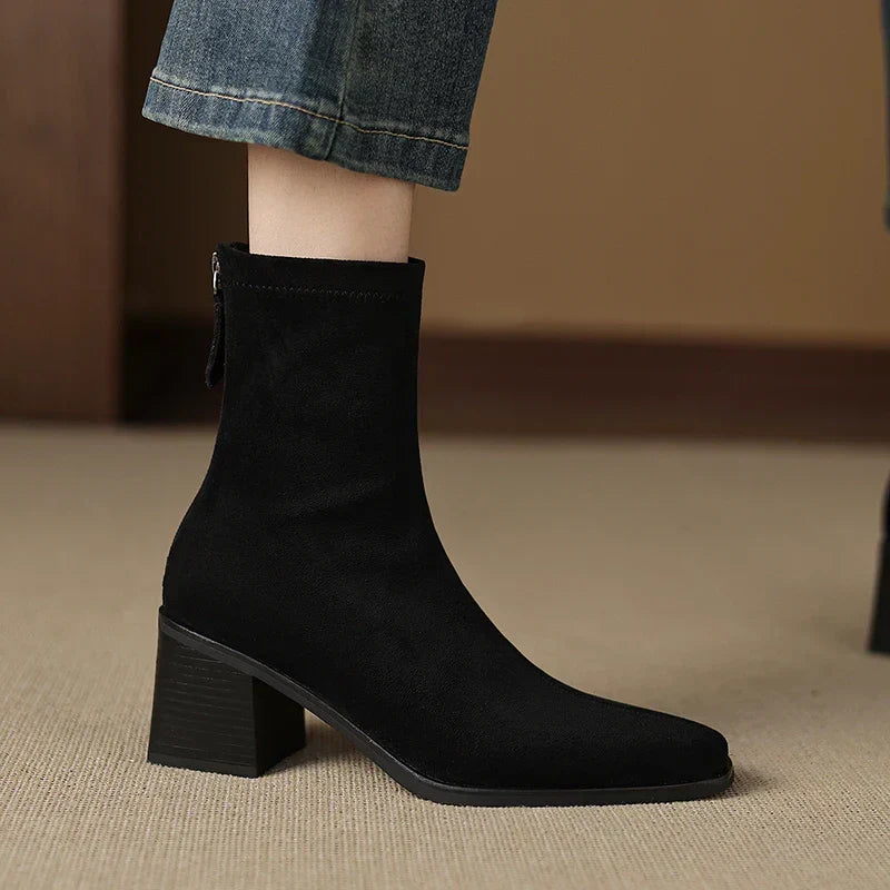 Botas con cremallera lateral y construcción suave y flexible