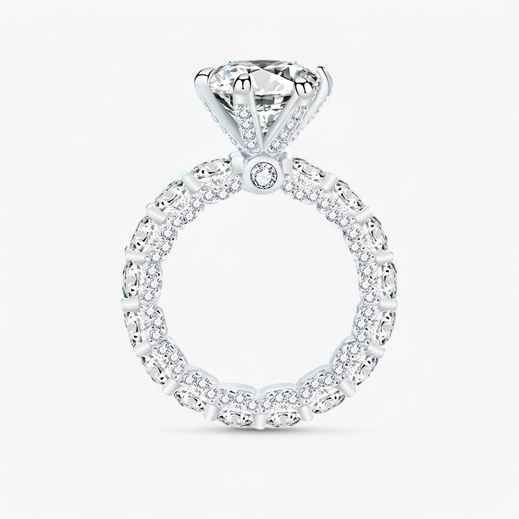 Anillo en tono plata con halo oculto