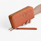 Cartera retro con detalle de encaje en relieve y múltiples compartimentos