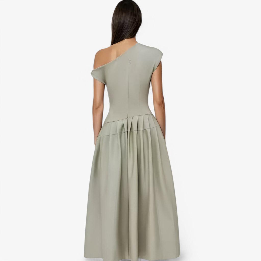 Vestido palabra de honor elástico con silueta entallada
