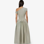 Vestido palabra de honor elástico con silueta entallada