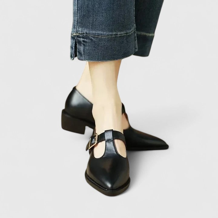 Pointed Toe Heels with Minimalist Silhouette