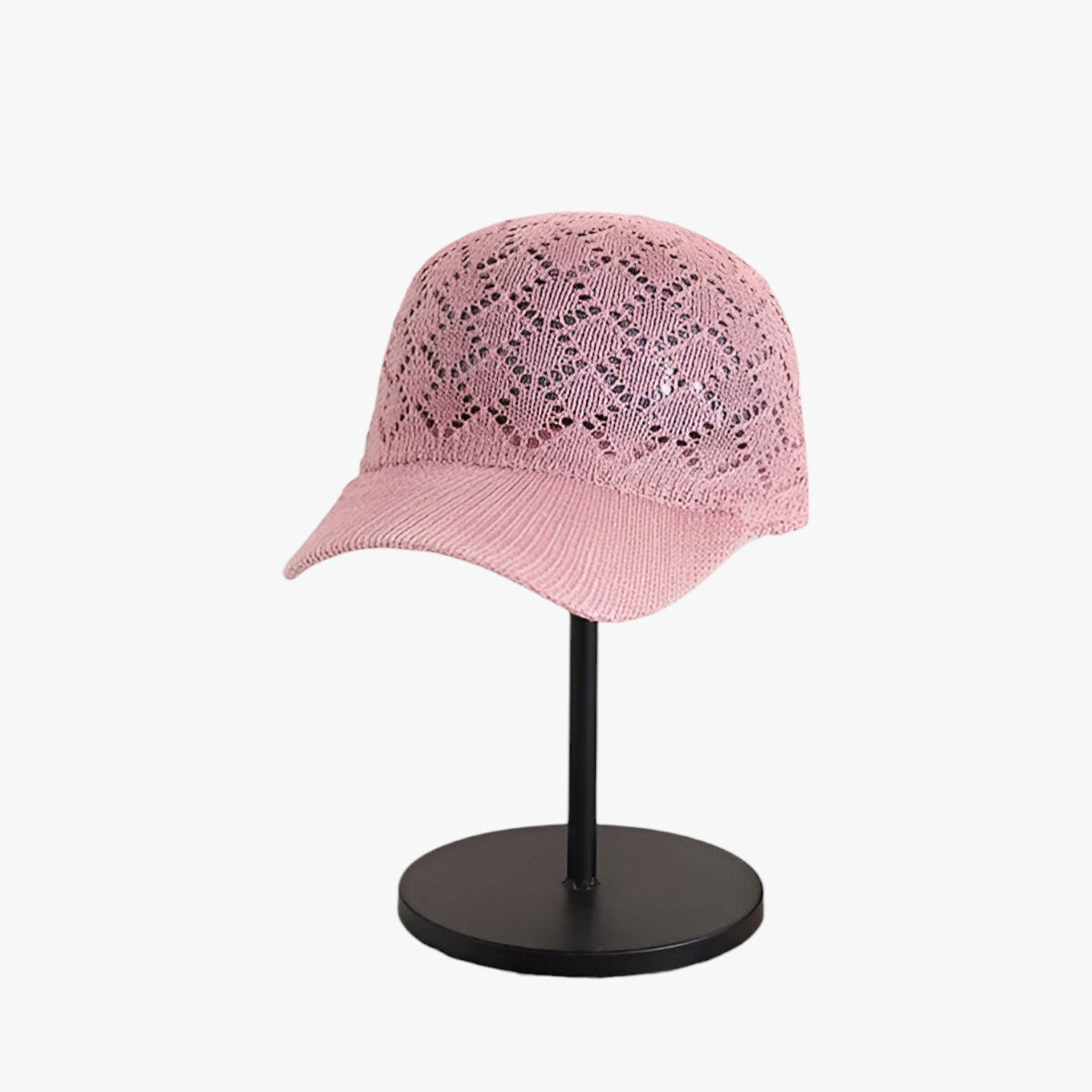 Stickad sommarhatt i mesh som andas med justerbar passform