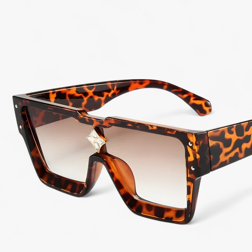 Square Mirrored Sunglasses with a Bold, Confident Frame