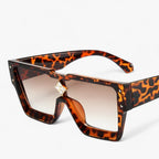 Square Mirrored Sunglasses with a Bold, Confident Frame
