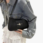 Miniclutch i Y2K-stil med justerbar crossbody-rem