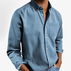 Camisa cargo de hombre de corte ajustado con cuello clásico y bolsillos
