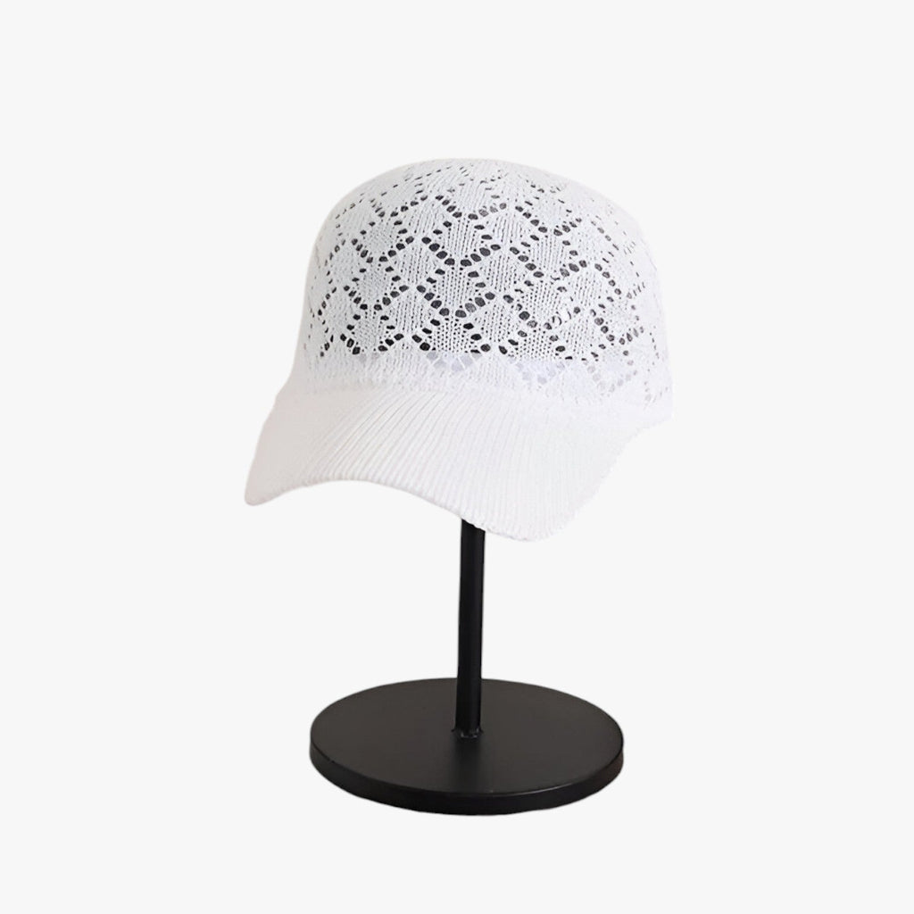 Stickad sommarhatt i mesh som andas med justerbar passform