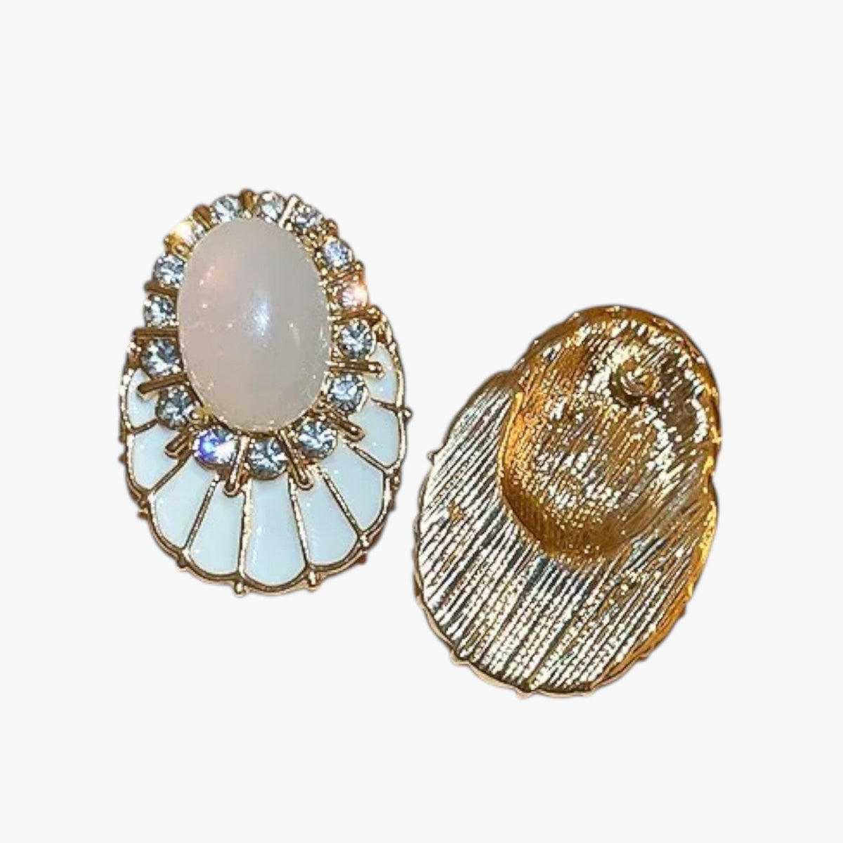 Pendientes colgantes con acabado en aceite blanco y detalle de cristal