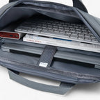 Flexibel laptopväska med justerbar crossbodyrem