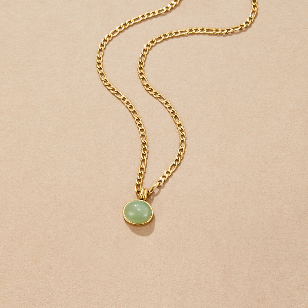 Halsband med stenhänge och slät yta i naturlig look