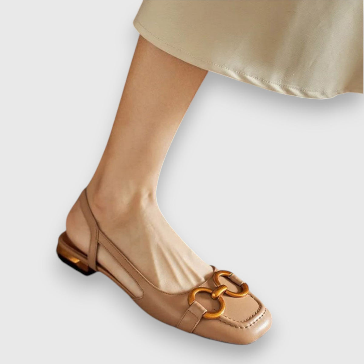 Slip in-sandaler med spänne och mjuk sula
