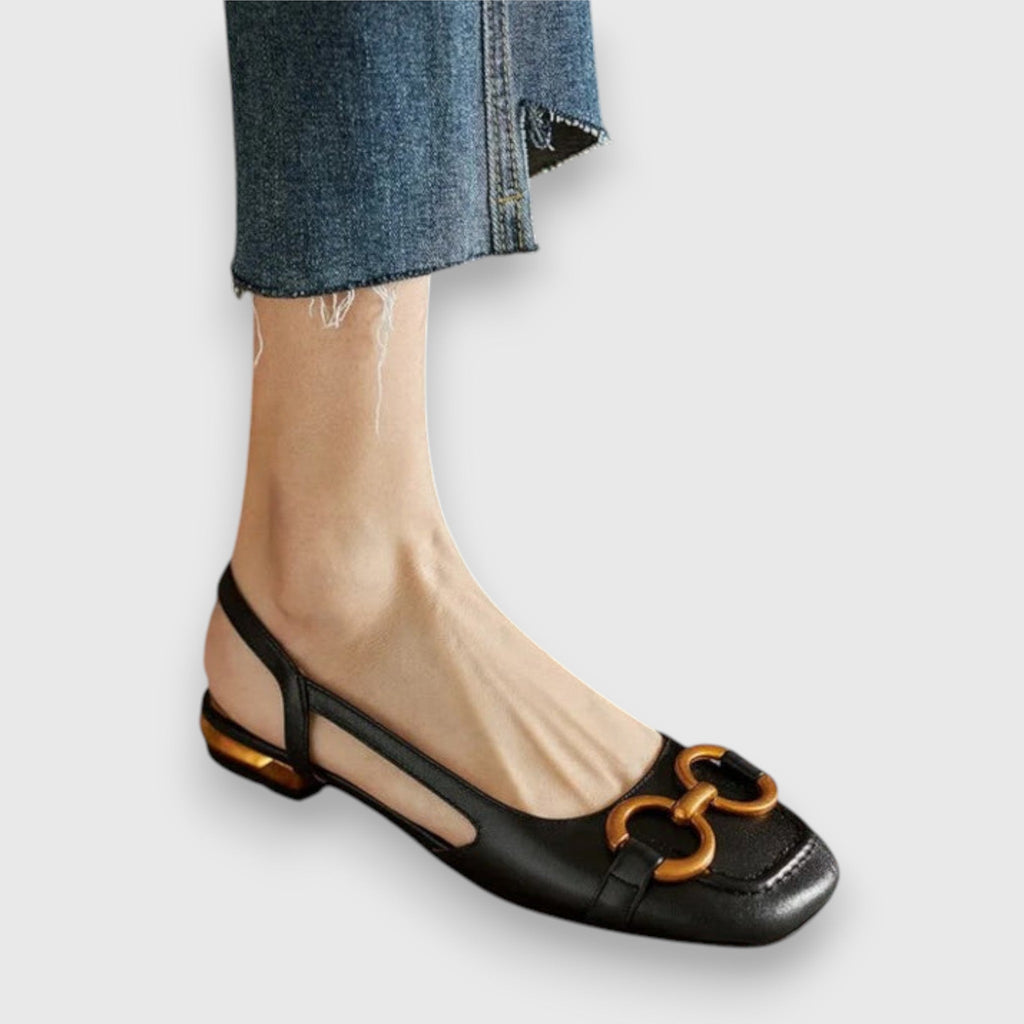 Slip in-sandaler med spänne och mjuk sula