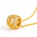 Halsband med snirkelmönstrade kulor, utsmyckade detaljer och antik charm