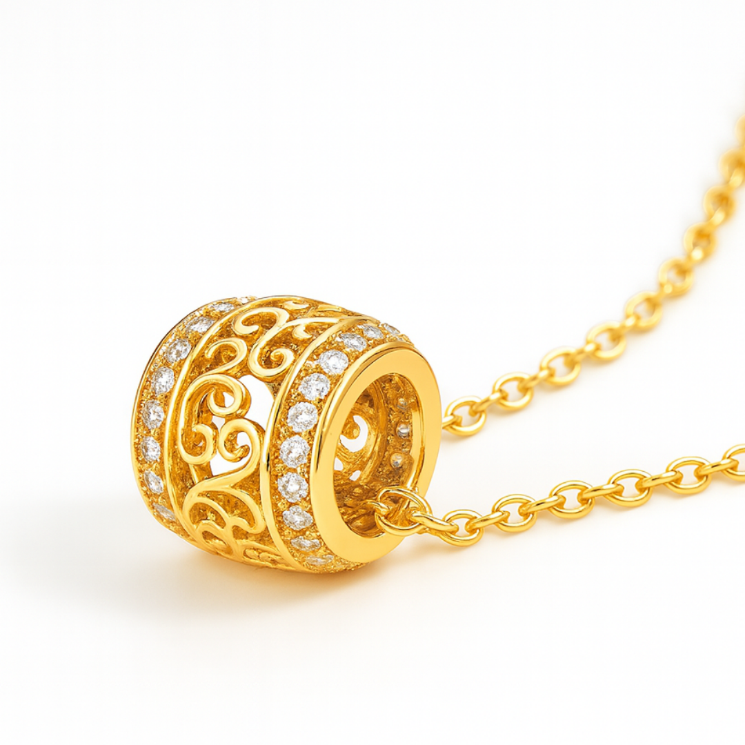 Halsband med snirkelmönstrade kulor, utsmyckade detaljer och antik charm