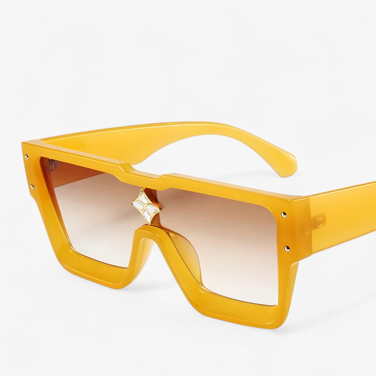Square Mirrored Sunglasses with a Bold, Confident Frame