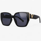 Vintage V-Shaped Mirrored Sunglasses with a Retro-Futuristic Edge