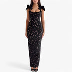 Sleeveless Sheath Dress with a Boat Neckline for Spring